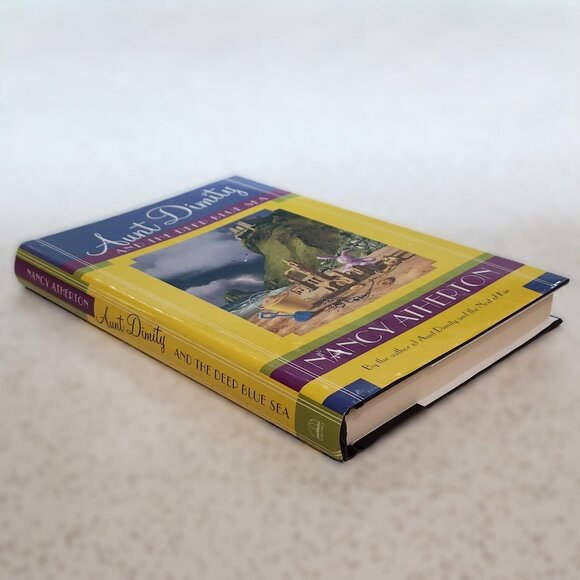 Aunt Dimity and the Deep Blue Sea Book - Picture 3 of 3